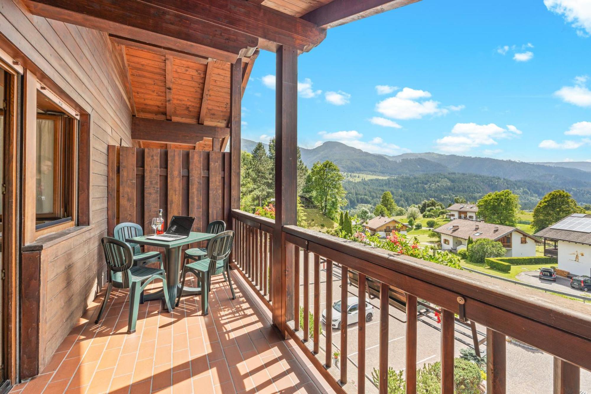 Superior Two-Bedroom Apartment Valley View